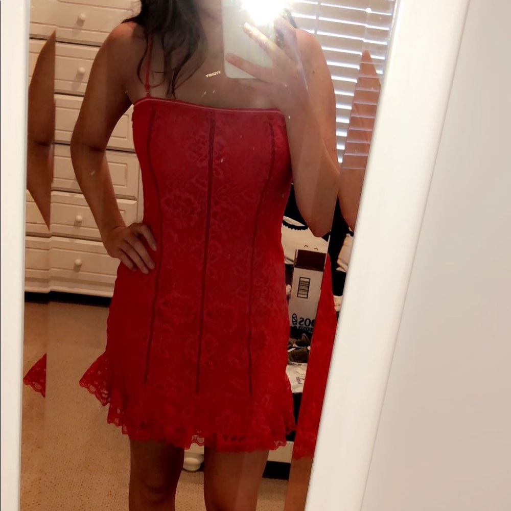 RED LOVERS AND FRIENDS - Picture 5 of 5